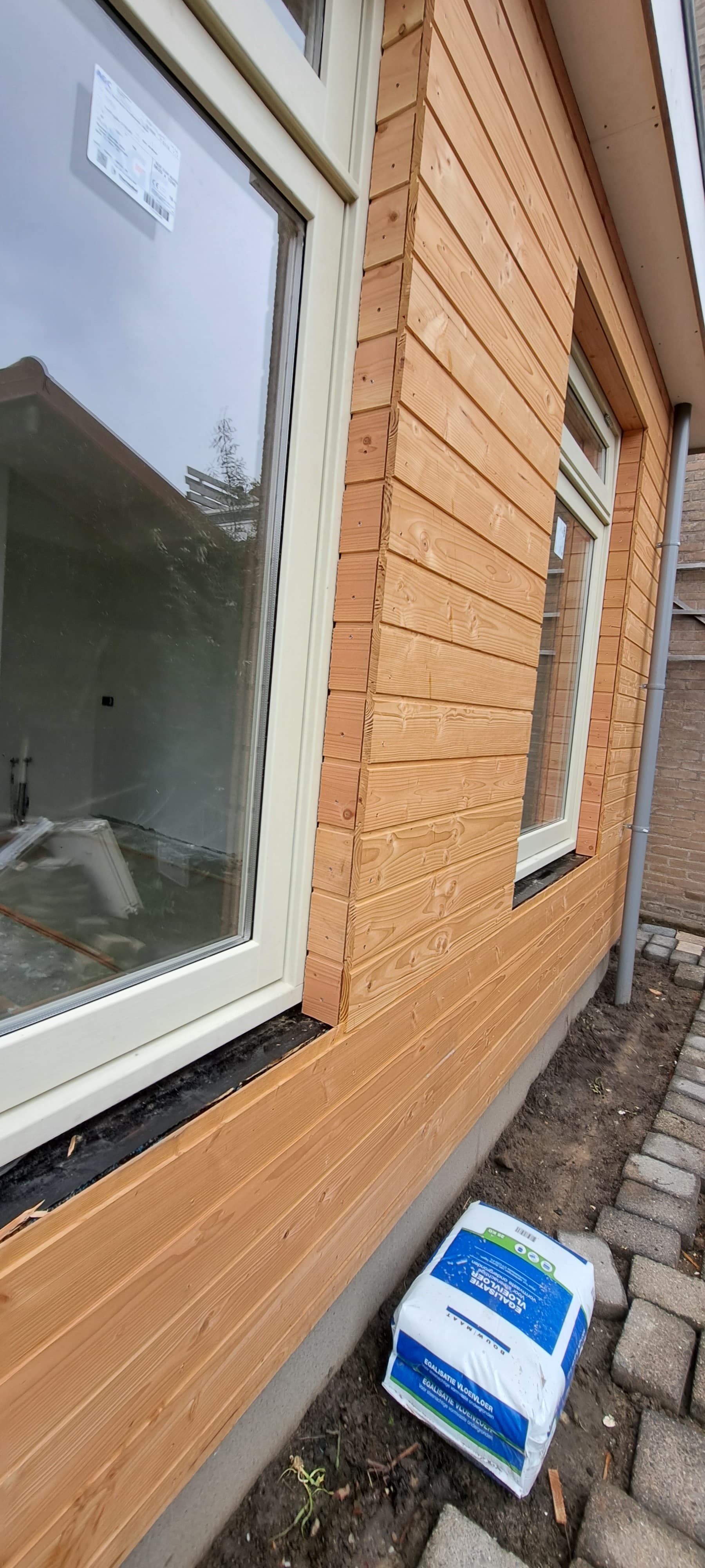 Houtdetail en nette afwerking van maatwerk timmerwerk